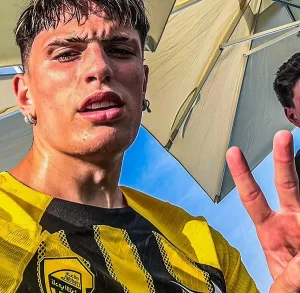 Diện áo đấu của CLB Al-Ittihad, sao trẻ MU Garnacho gây xôn xao