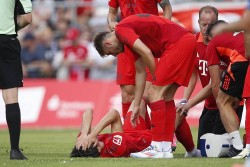 Tân binh Bayern Munich Hiroki Ito gãy chân trong trận giao hữu